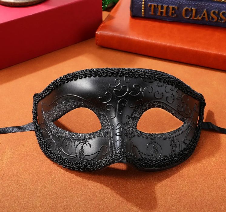 Мужская карнавальная маска