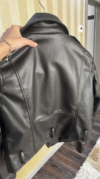 Кожаная куртка zara