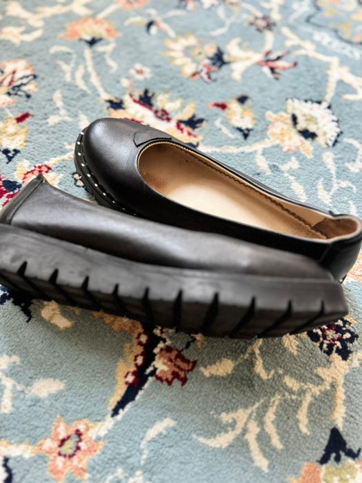 Продам туфли школьные