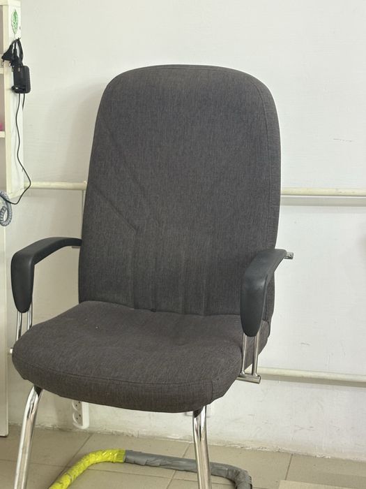 Продам офисные кресла