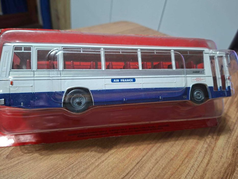 Продавам модели автобуси и камиони