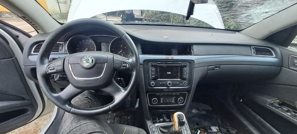 Volan cu comenzi skoda superb 2 volanu se vinde fara airbag