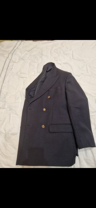 Пиджак двубортный совершенно новый.