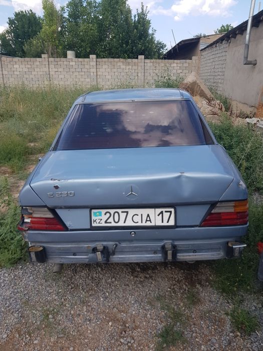 Мерседес 230. Не на ходу.