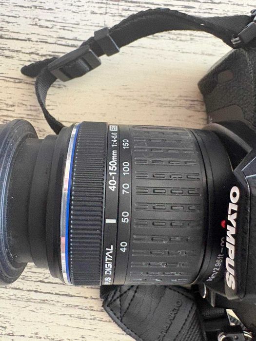 Olympus E-420 DSLR двоен кит 14-42mm + 40-150mm употребяван с аксесоари