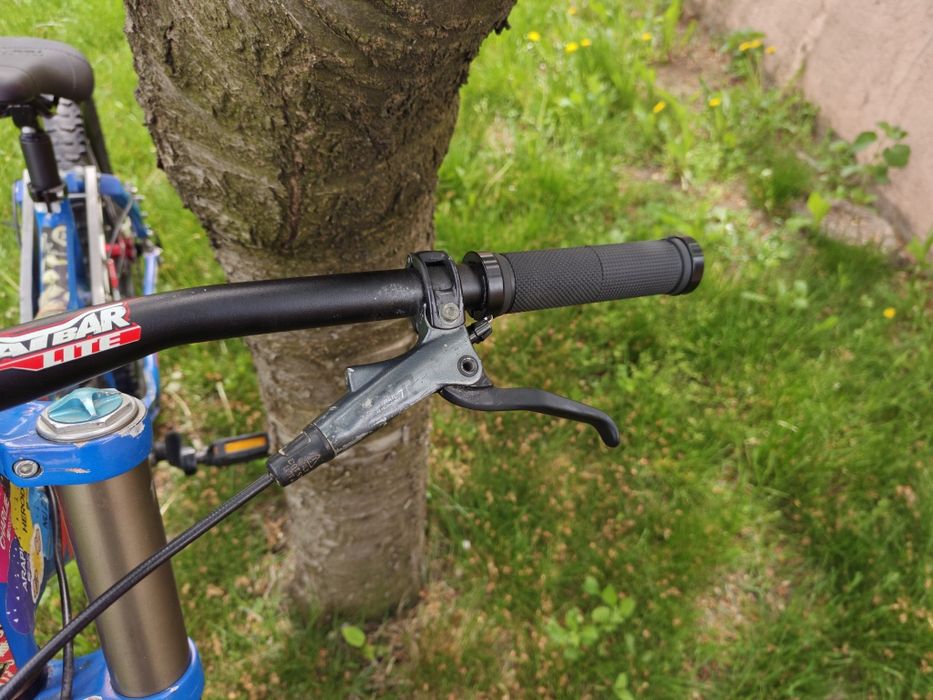 Bicicleta downhill Kona stinky 26