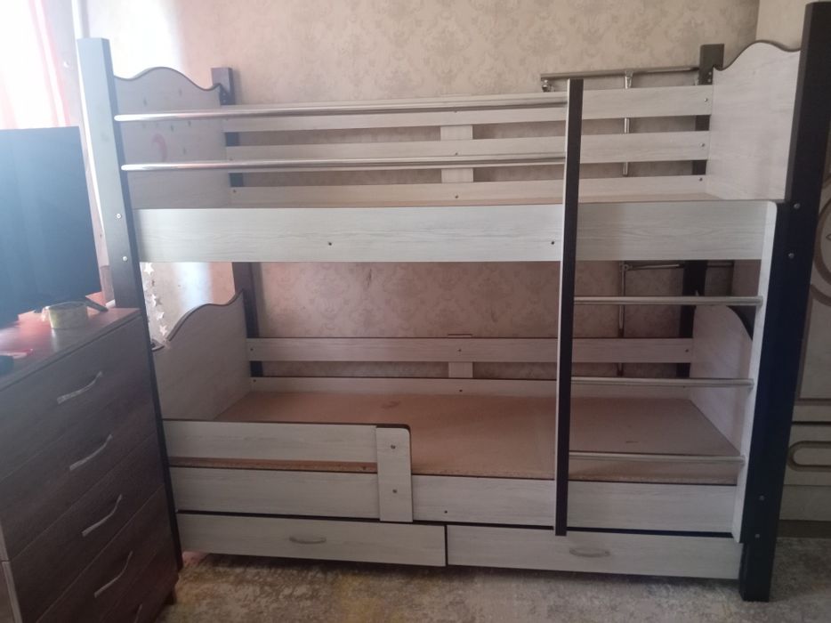 Двухярусная кровать