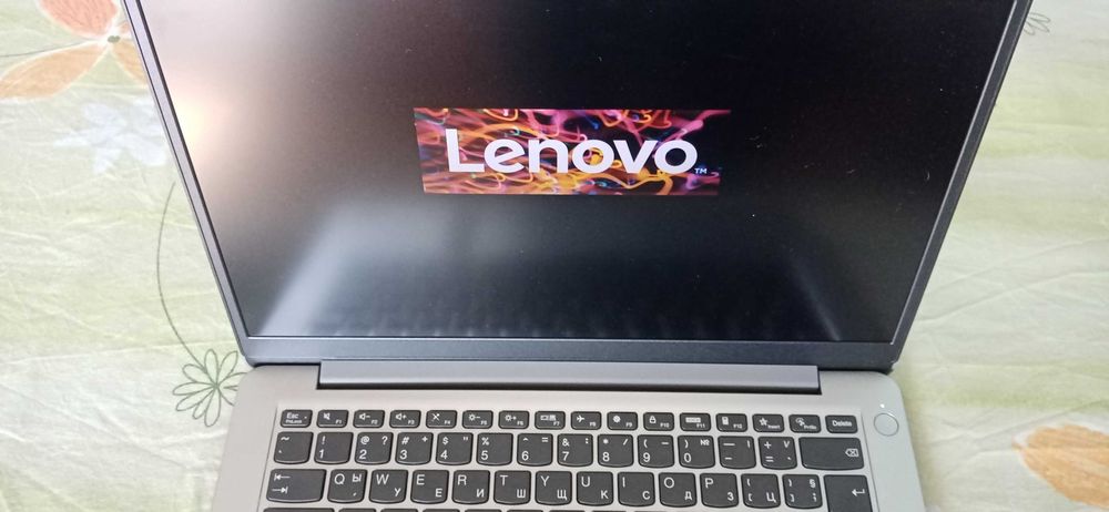 Продавам Лап топ lenovo