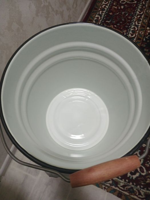 Ведро с крышкой эмалированное. СССР. Новый.