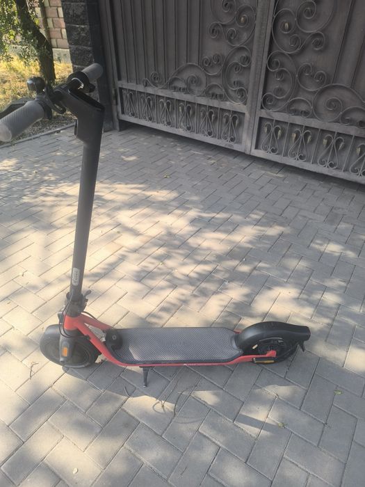 Продам электросамокат Segway Ninebot E2 Plus.