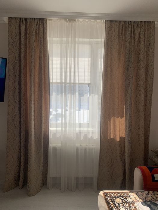 Продам шторы доя зала 2 комплекта