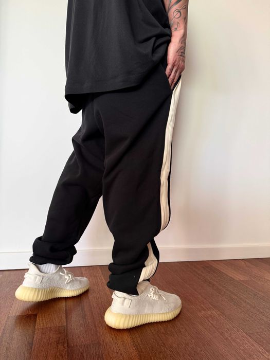 Pantaloni Adidas x Fear of God
L