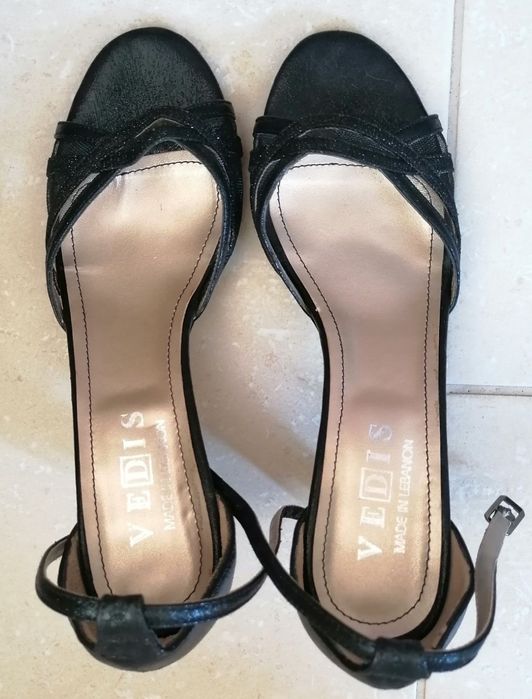 Елегантни и изящни сандали на ток