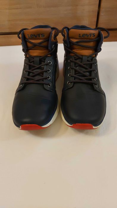 Обувки, боти Levis 39номер (нови)