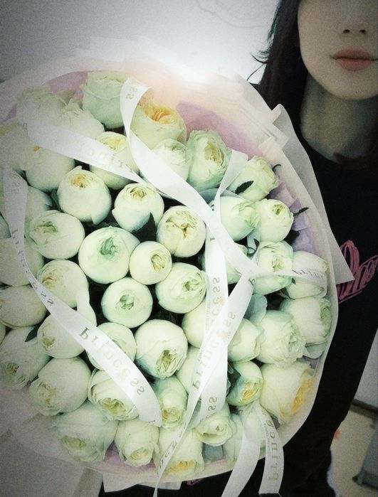 Я читал вы любите белые розы!