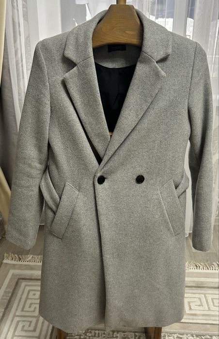 Продам пальто серое