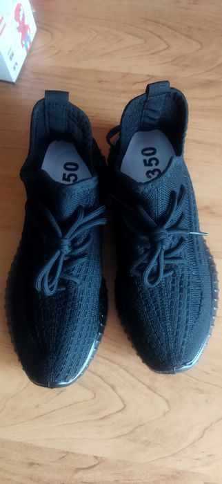 Кроссовки изи 37р