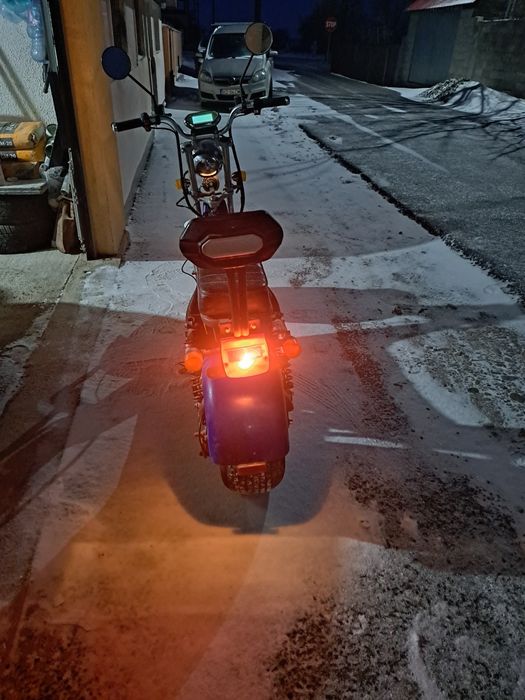 De vânzare scuter electric.
