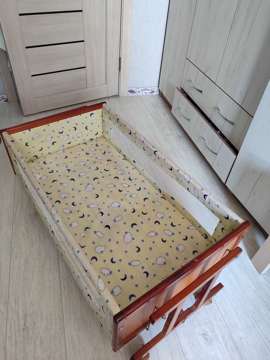 Люлька детская, на колёсиках