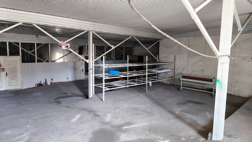 Продаётся коммерческое помещение с выездом на проспект КУНАЕВА- 1000м²