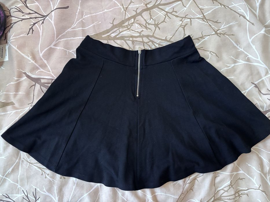 Черна къса пола