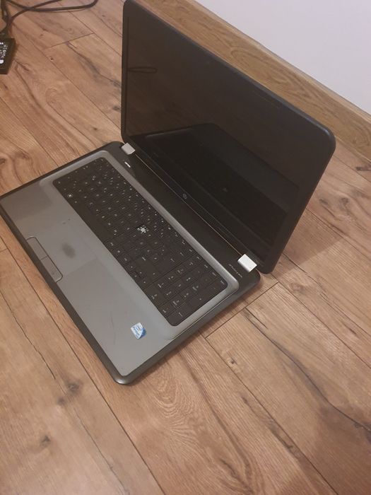 HP Pavilion g7 + accesorii – 450 lei negociabil