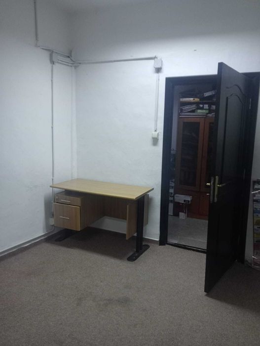 inchiriez spatiu comercial Resita, centru, langa Palaloga , pe palier cu notariatul Dobre Florica, 12 mp