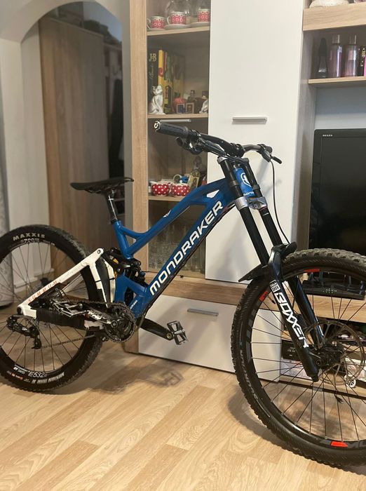 Bicicleta de downhill mondraker summum 2020