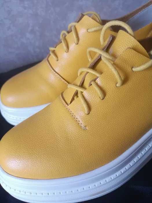 Продам кроссовки