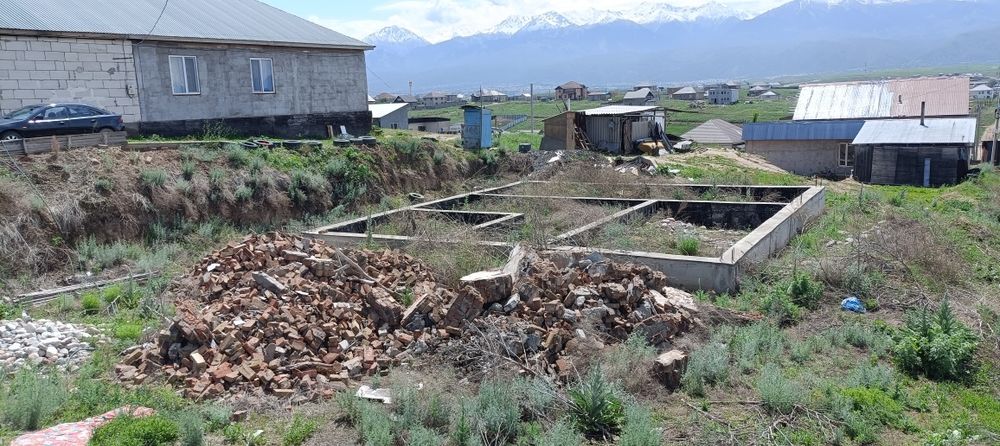 Участок земельный с фундаментом