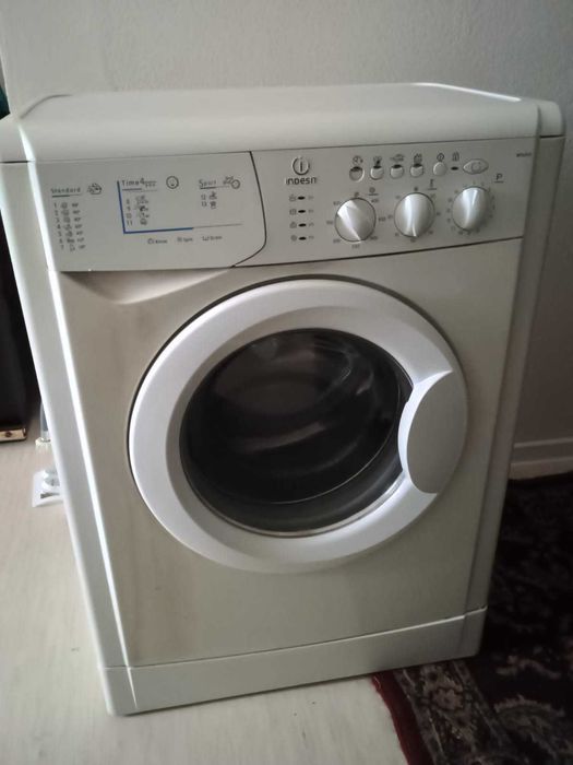 Mașină de spălat Indesit – stare bună, mai multe programe