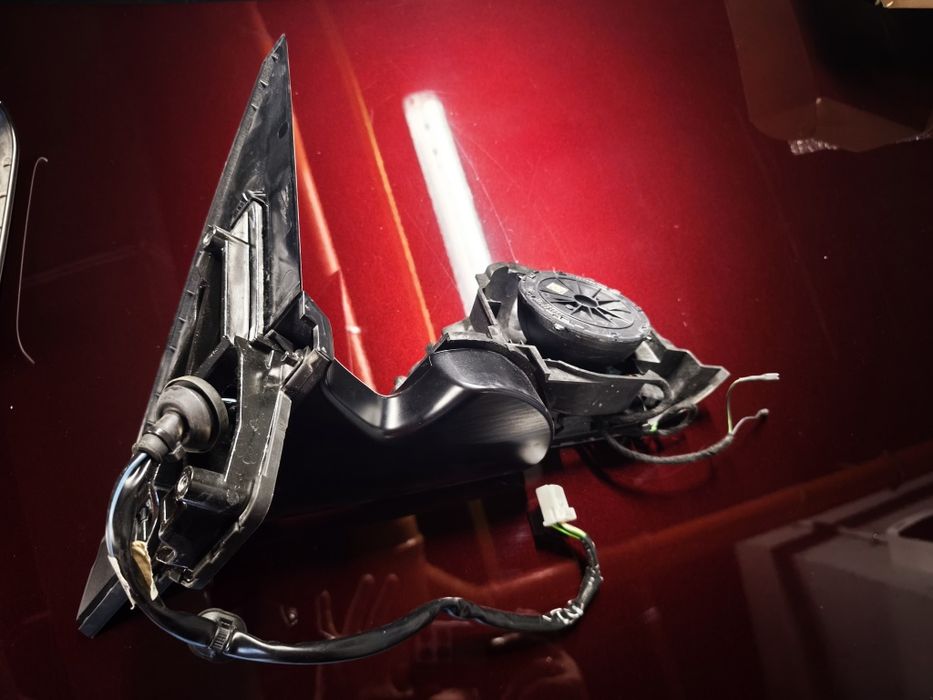 Дясно (пасажерско) странично огледало Тесла MY