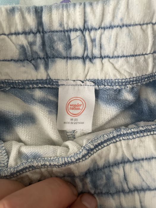 Vand 4 perechi pantaloni scurti 8-9 ani