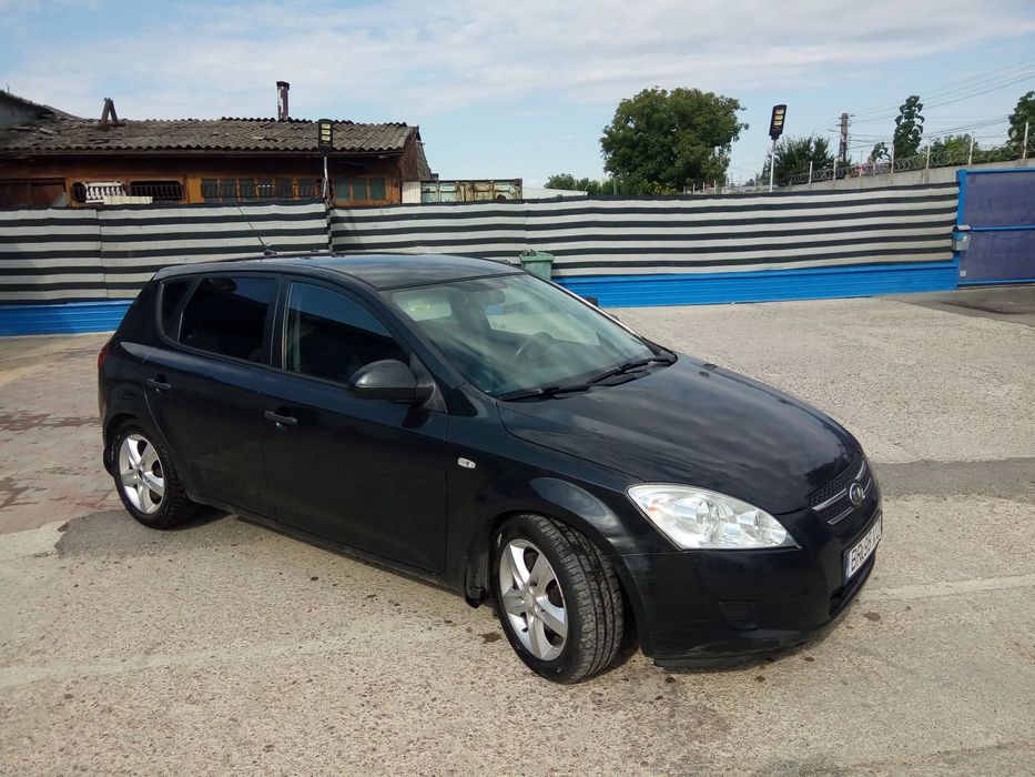 Kia Ceed stație radio CB, player Pioneer, geamuri fumurii, senzori parcare