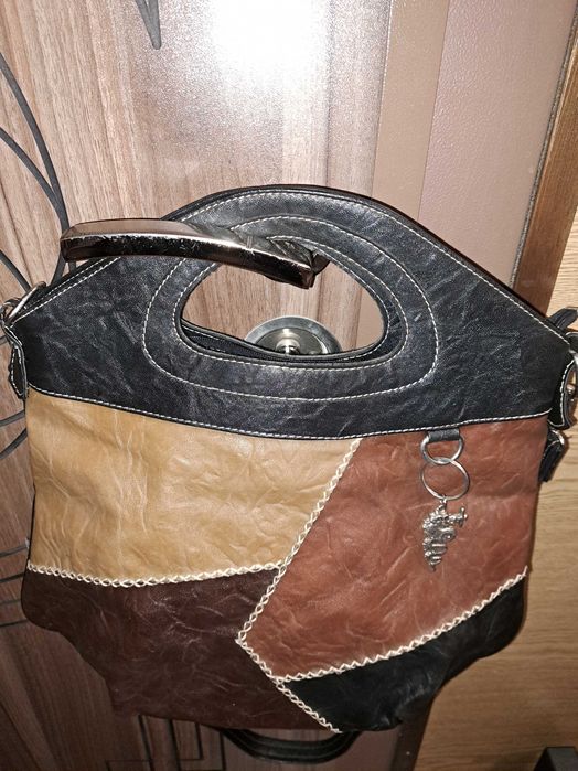 Дамска чанта с дълга дръжка