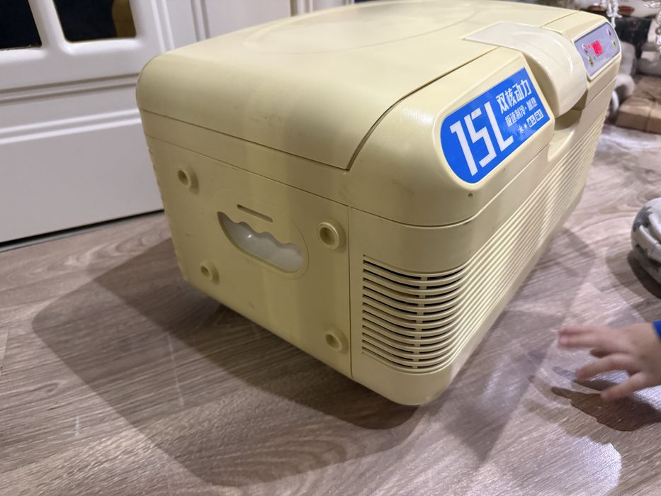 * автохолодильник 15 литров 12-220в зима-лето не большой очень удобный