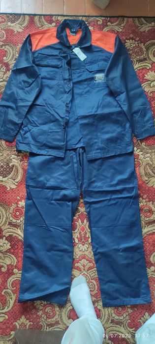 Продам два рабочих костюма