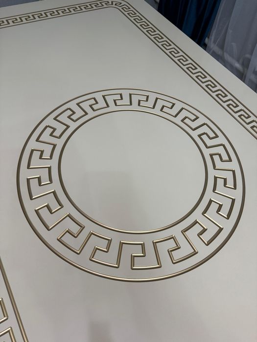 Гостинный стол..