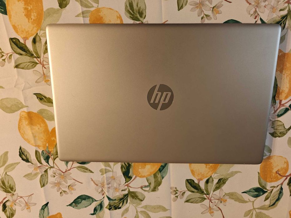 Laptop HP Ryzen 7, display 17 inch