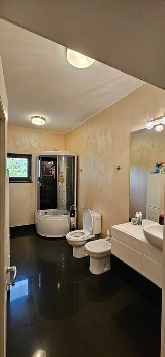 VAND spatiu comercial parter+apartament(etaj)sau INCHIRIEZ doar parter