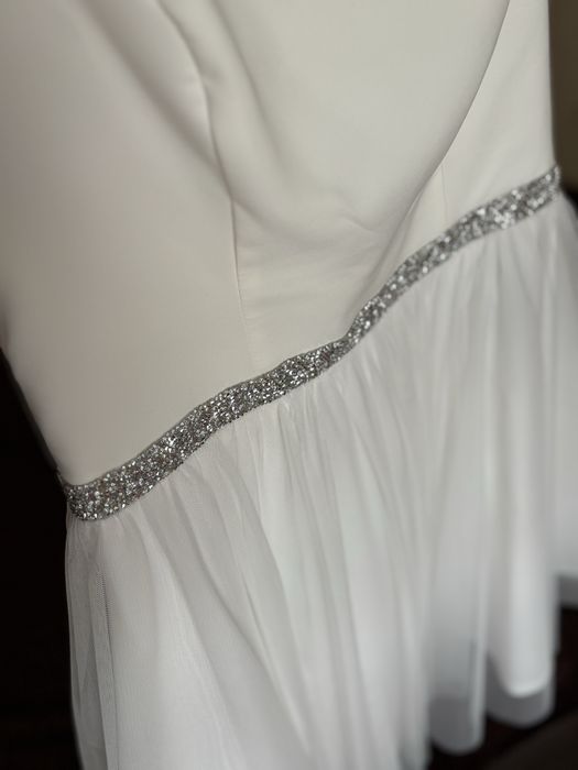 Бяла официална рокля escuara