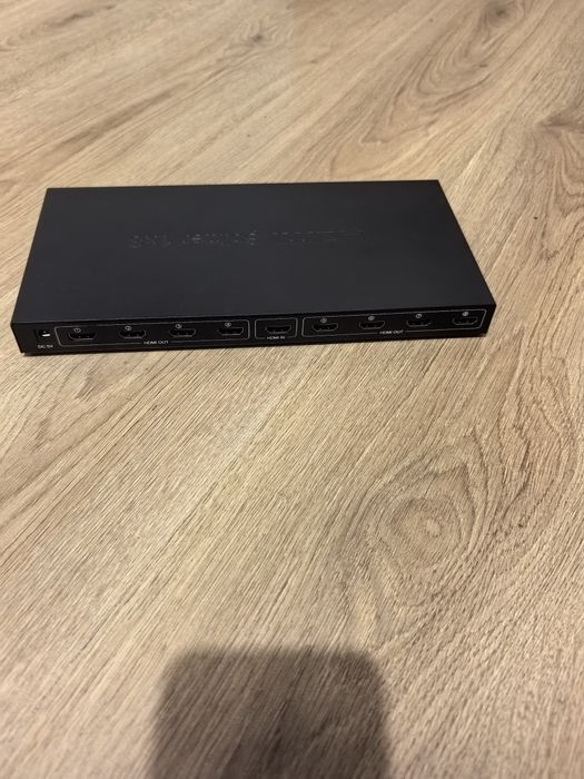HDMI splitter 1x8