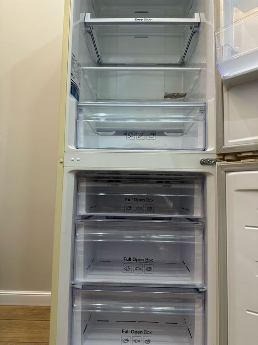 Холодильник Samsung