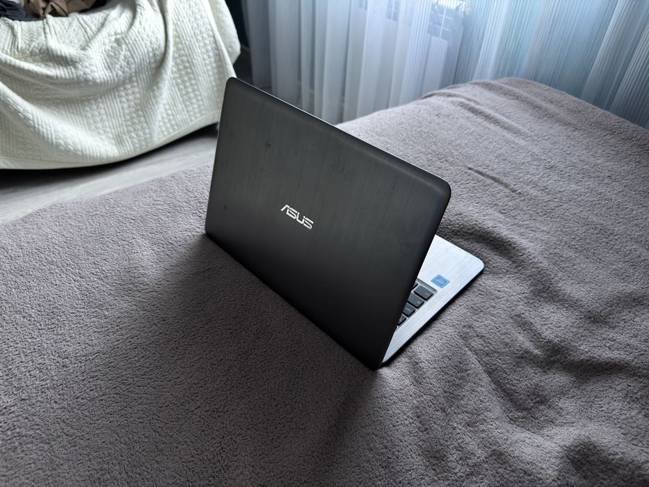 Ноутбук ASUS E403N