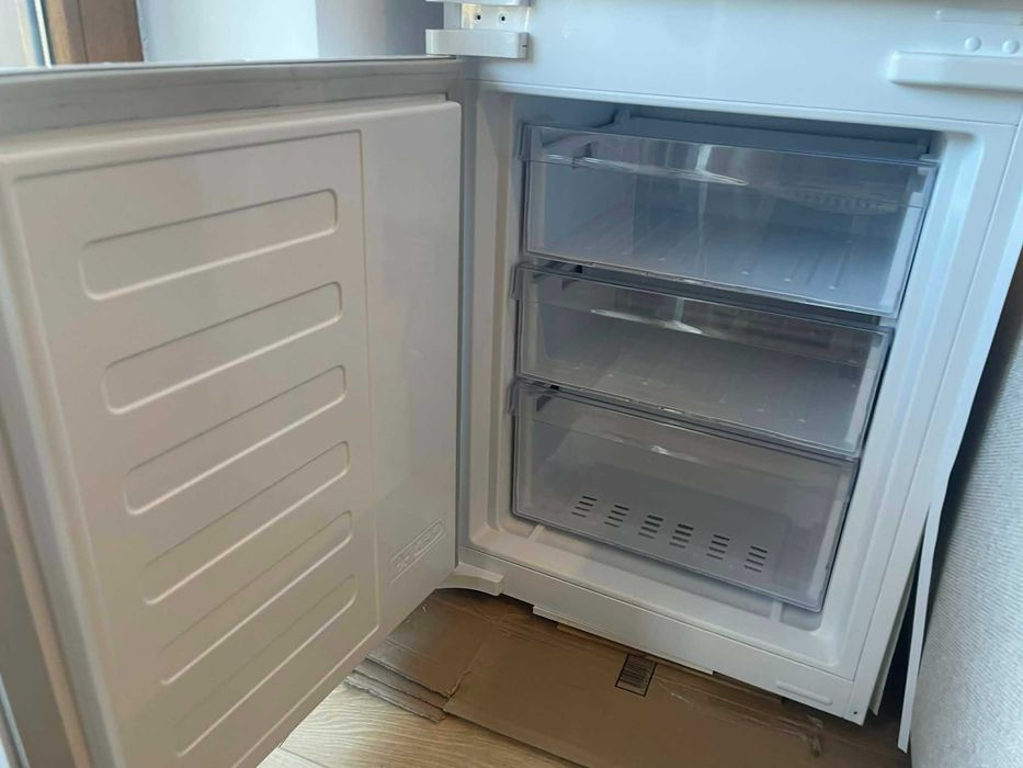 Нов хладилник BEKO за вграждане 177.5 см