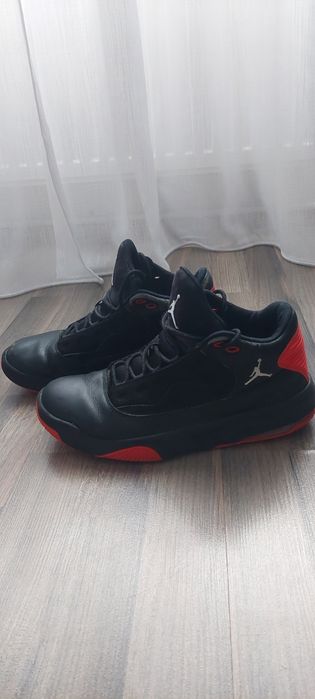 Adidasi Jordan Max Aura 2