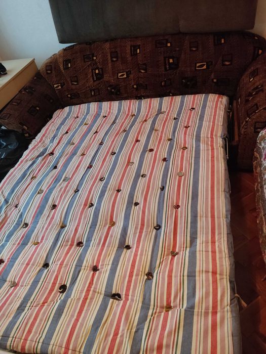 Подарявам разгъваем диван и легло