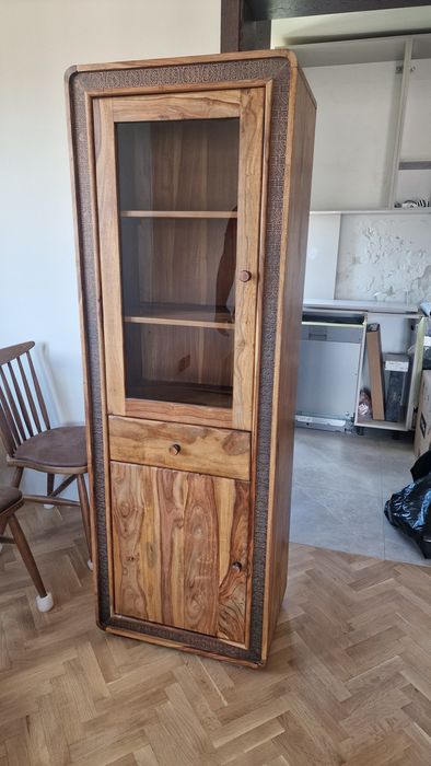 Шкаф с витрина от палисандър масив