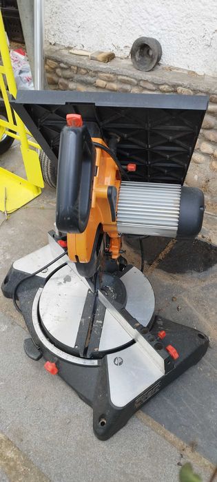 Циркуляр настолен за алуминий и дърво