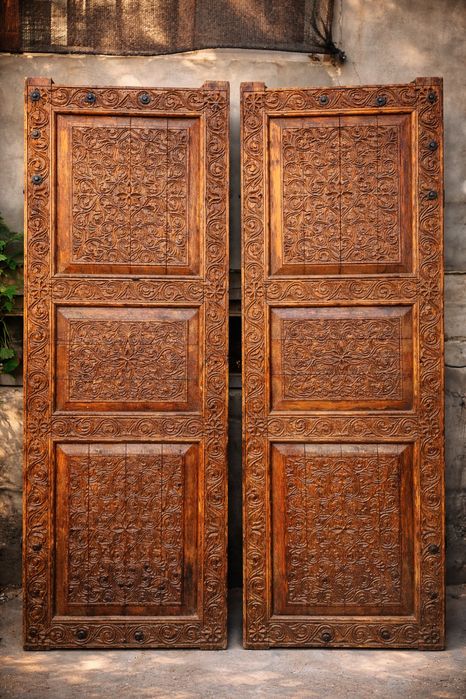 Naqish tushirilgan darvoza